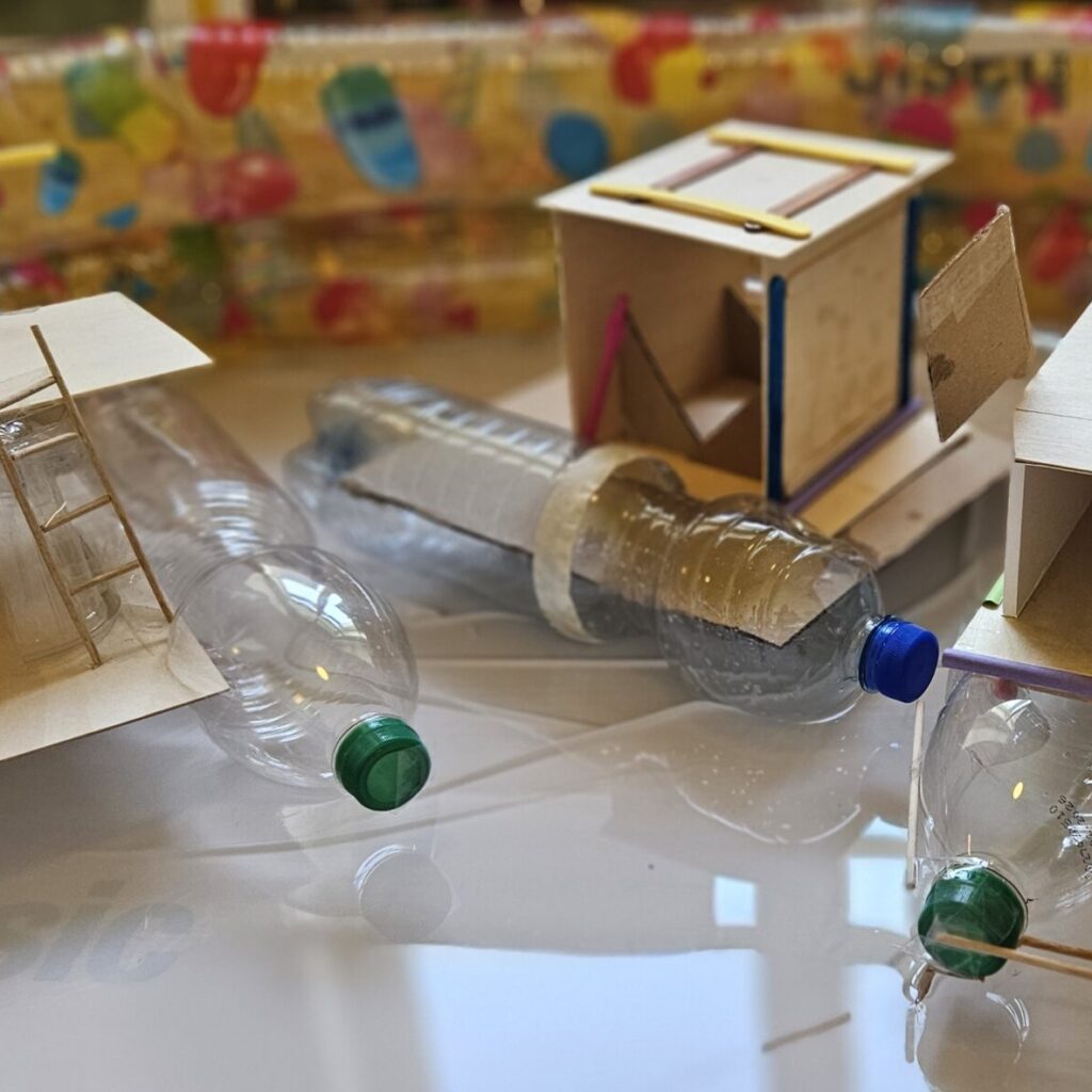 TU Transformer- Boote aus Abfall-Upcycling_Floating Houses