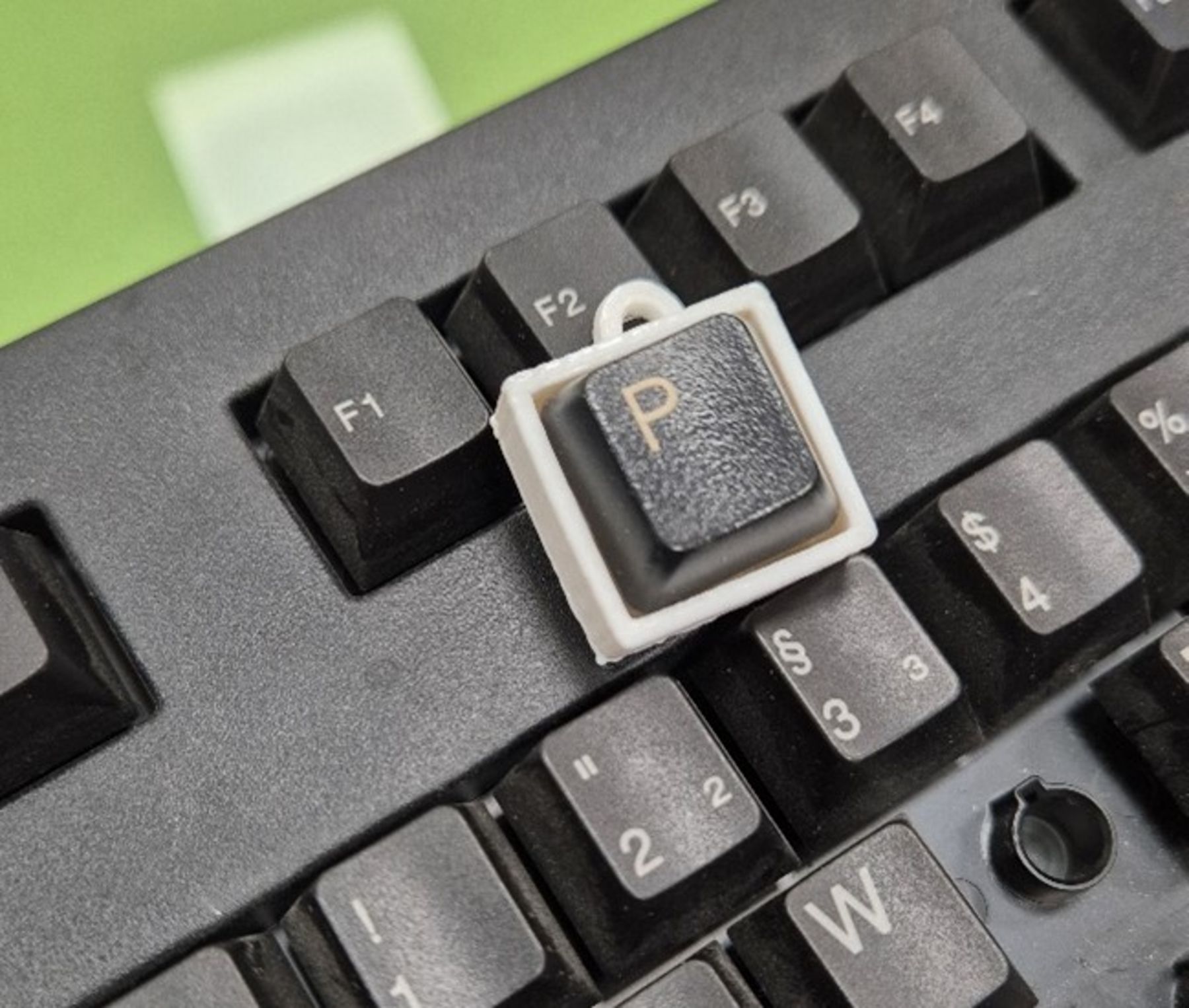 Schlüsselanhänger aus Tastatur-Baustein