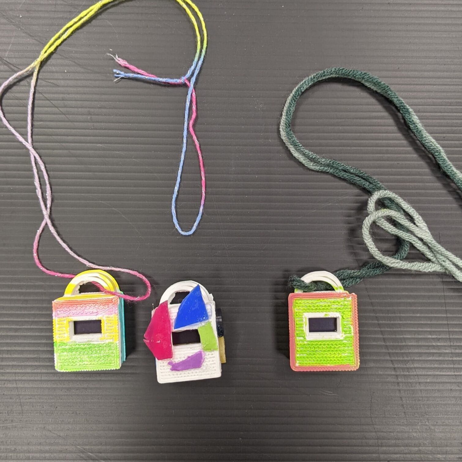 Future Wearables - Hitzemess-Tamagotschis